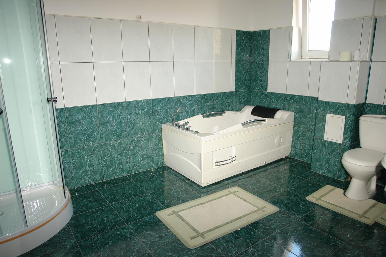 Pensiunea Casa Benko Bacau Luaran gambar